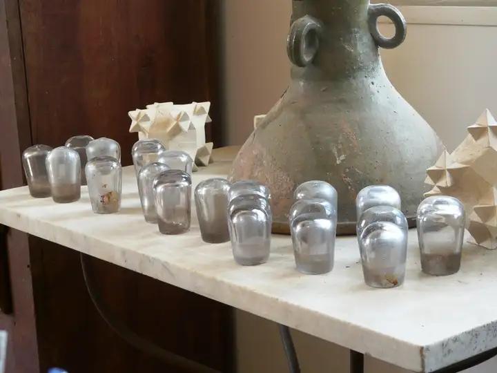 Lot de bouchons de barrique en verre utilisés dans le Medoc