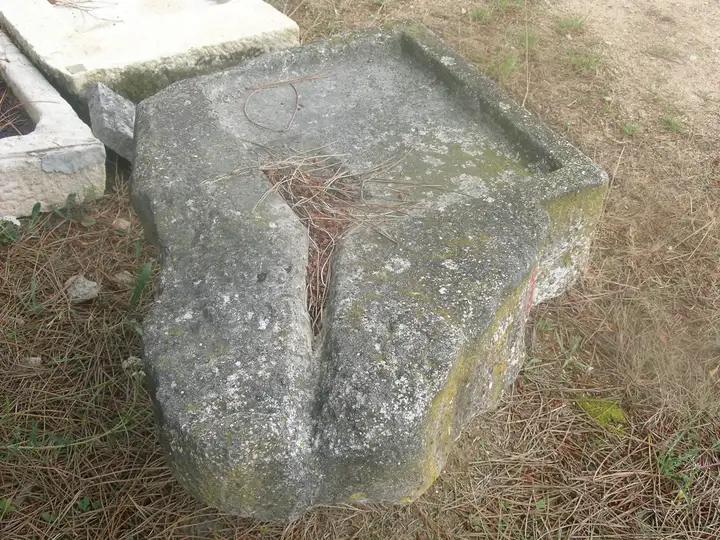 Evier ancien en pierre dure de Charente
