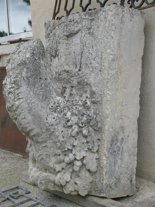 Pierre sculptée ancienne