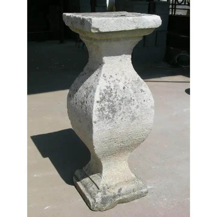Socle en forme de balustre