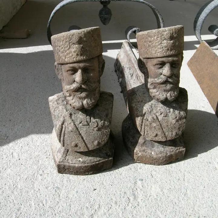 Paire de chenets en fonte