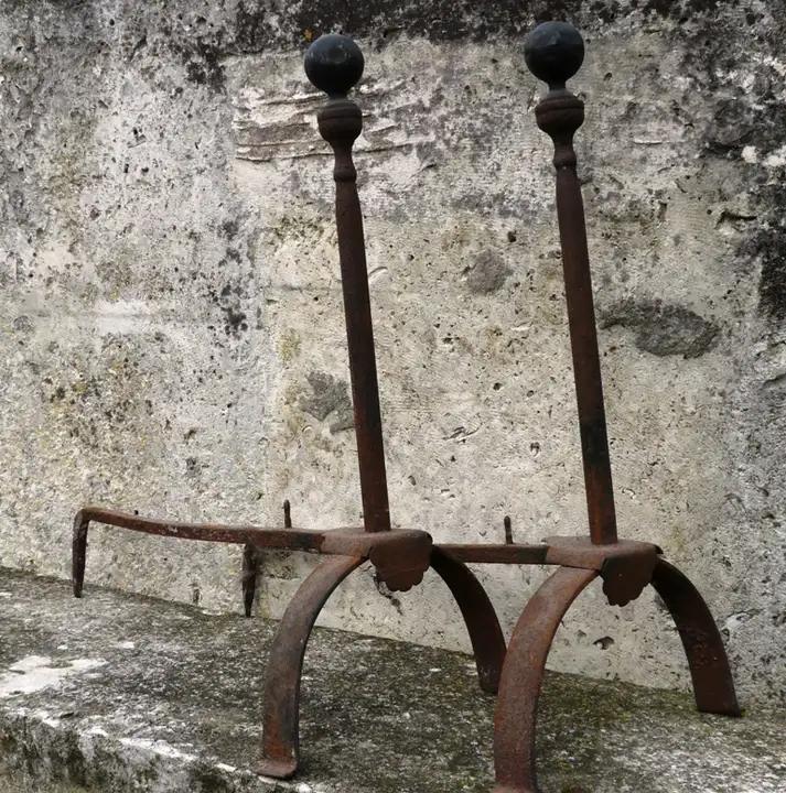 Paire de chenets en fer et cuivre