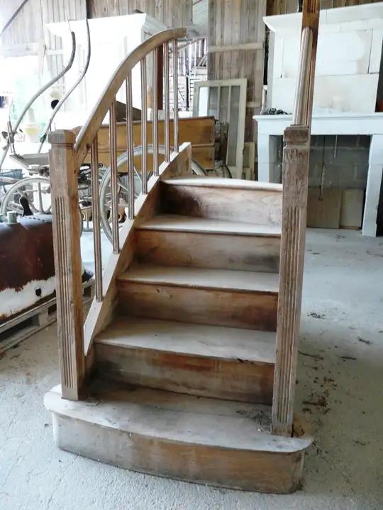 Escalier en bois (ormeau et hêtre) ancien