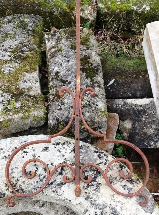 Potence en fer forgé