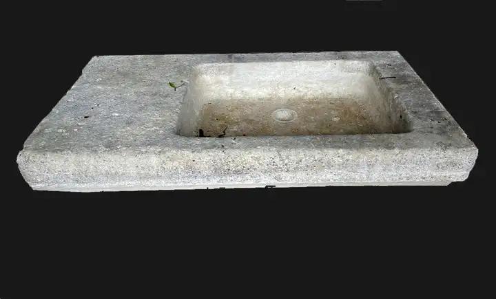Évier ancien en pierre dure de Gironde