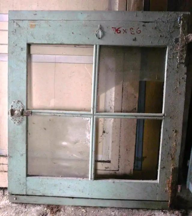Petite fenêtre à 4 vitres