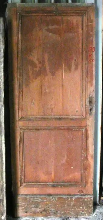 Porte de grenier en planches de bois