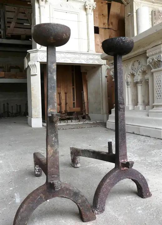 Paire de chenets à bol en fonte de fer