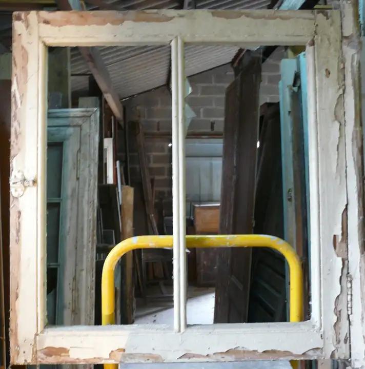 Petite fenêtre d'intérieur vitrée