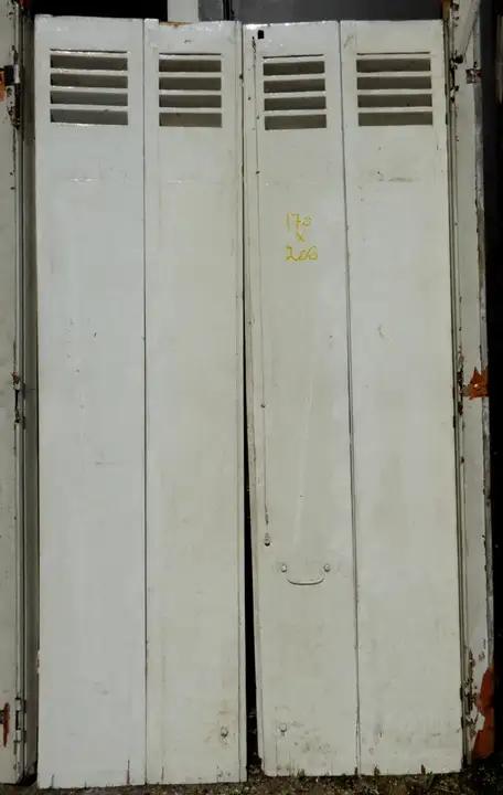Volet en bois à claire voix