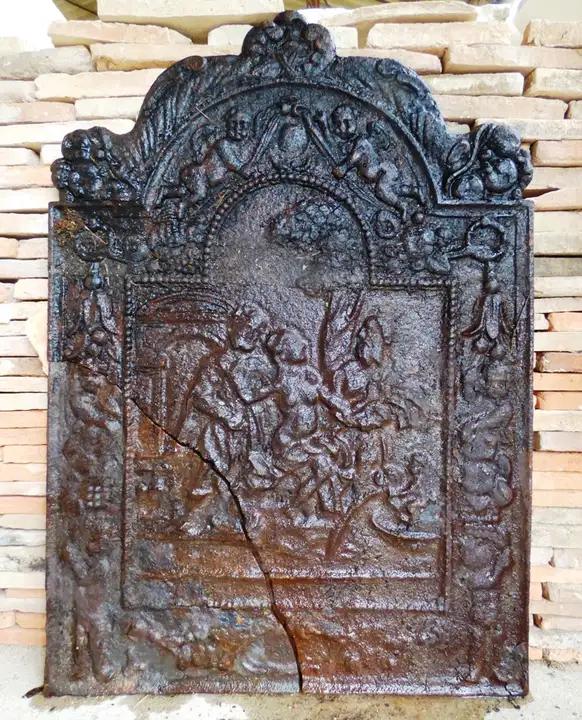 Grande plaque de fonte ancienne décorée