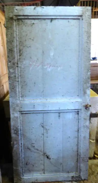 Porte pleine en bois ancienne