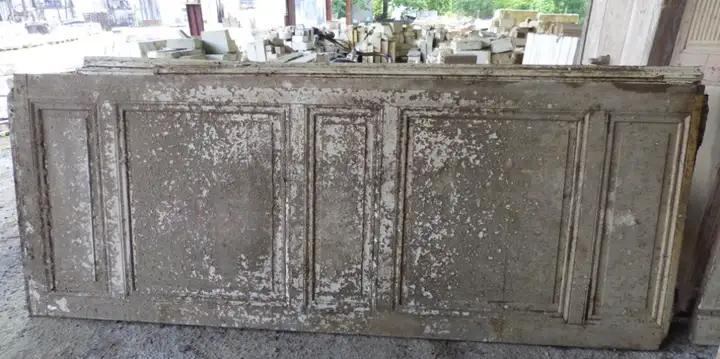 Panneau d'anciennes boiseries basses en bois