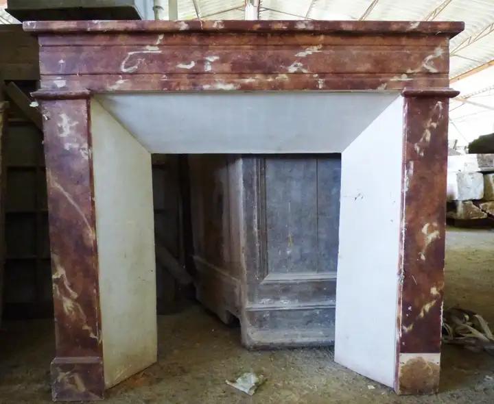 Cheminée basse en bois peint en faux marbre