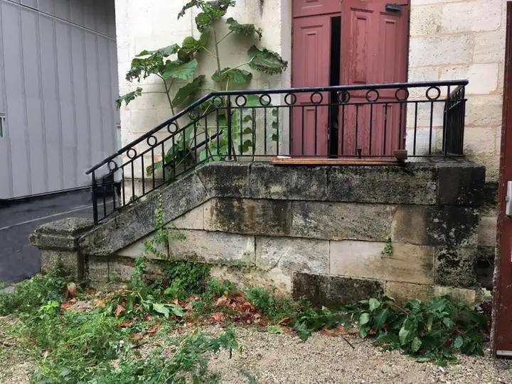 Marches anciennes en pierre dure de Bordeaux