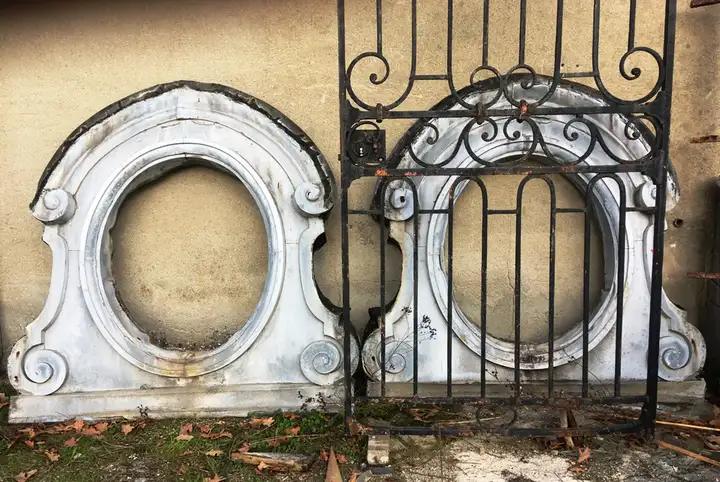 Paire d'oeil de boeufs anciens en zinc