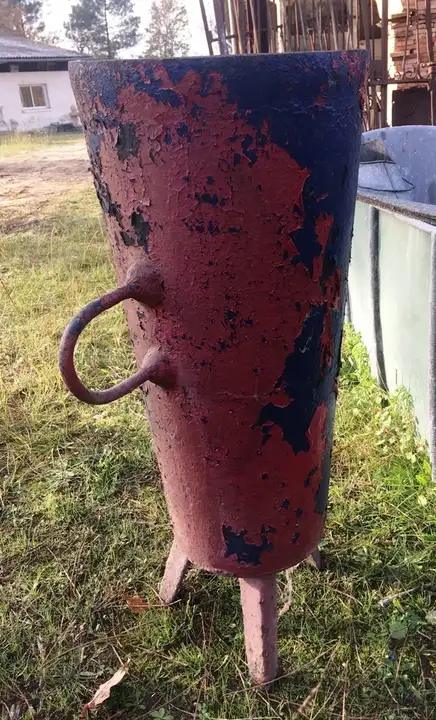 Ancien creuset en fonte