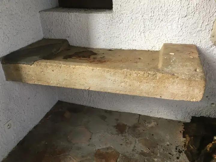 Ancien évier en pierre dure de Gironde