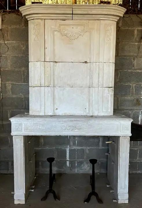 Ancienne cheminée en pierre fine de Saintonge