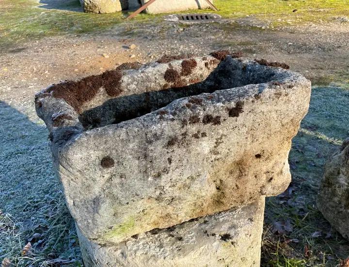Ancien bac en pierre de Charente