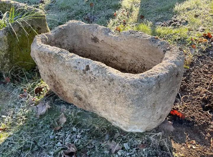 Ancien bac en pierre de Charente