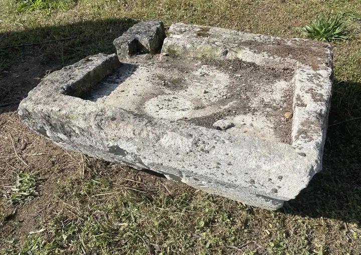 Ancien évier en pierre dure de Charente