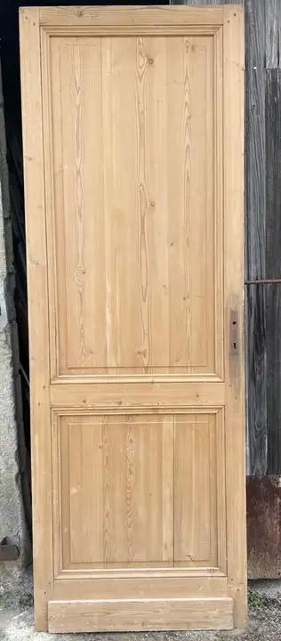Porte de communication en sapin décapée