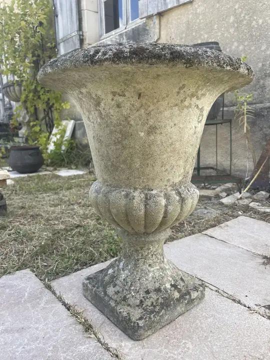 Vase Medicis en pierre reconstituée en bon état