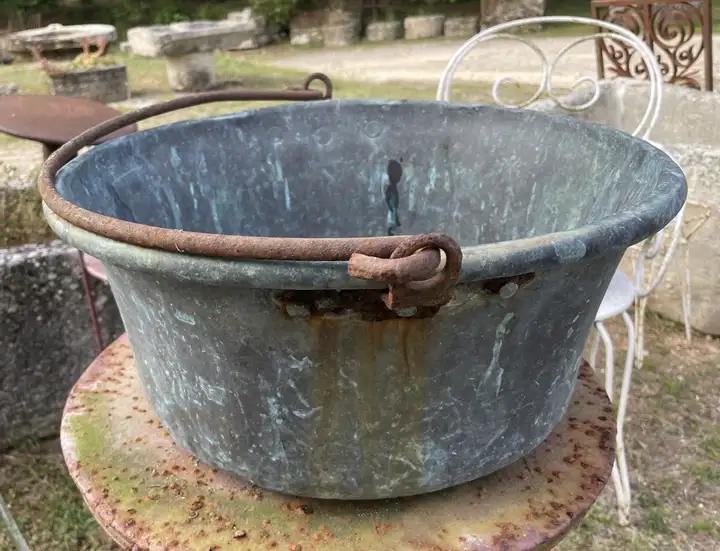 3 anciens chaudrons en cuivre de taille différente
