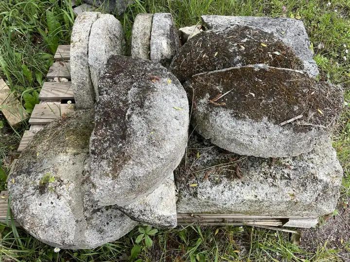 Dessus de piliers ronds en pierre de Gironde