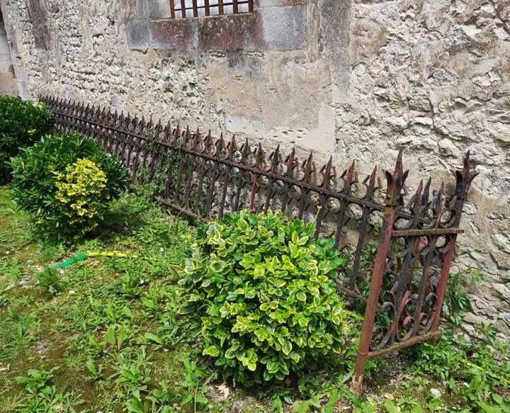 Ancienne rambarde de balcon en fer forgé