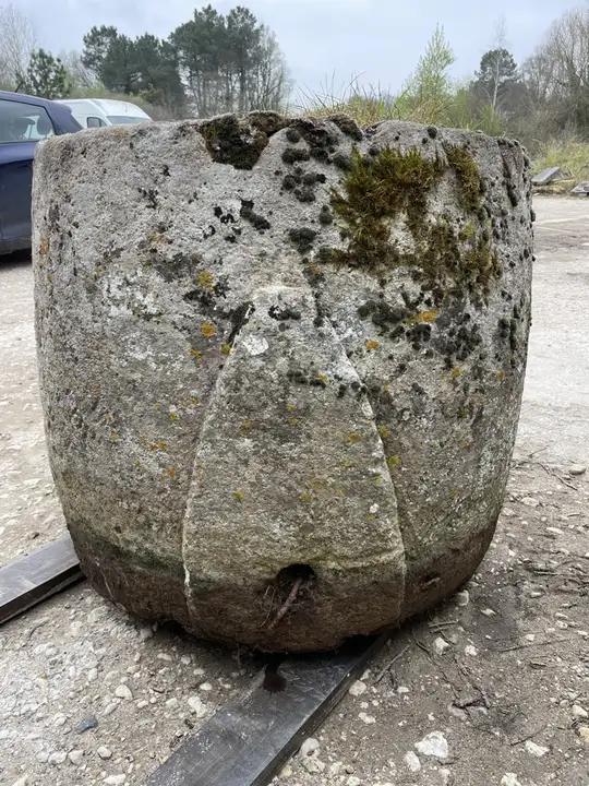 Ancienne ponne en pierre calcaire de Charente d'époque XVIIIeme
