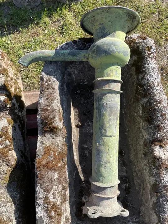 Ancien corp de pompe en cuivre en trés bon état