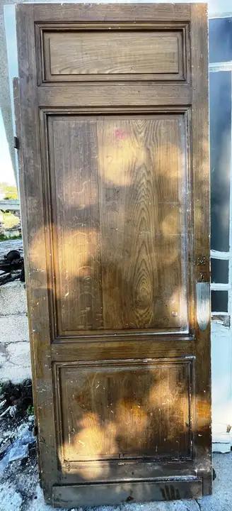 Ancienne porte de communication en bois à trois panneaux