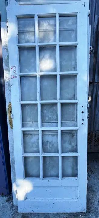Ancienne porte de communication en bois vitrée de petits carreaux et d'un panneau bas plein