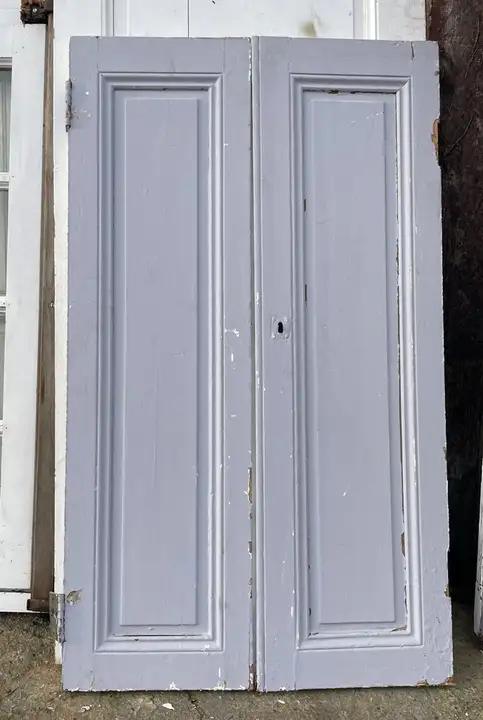 Deux paires de volets intérieur en bois à panneau