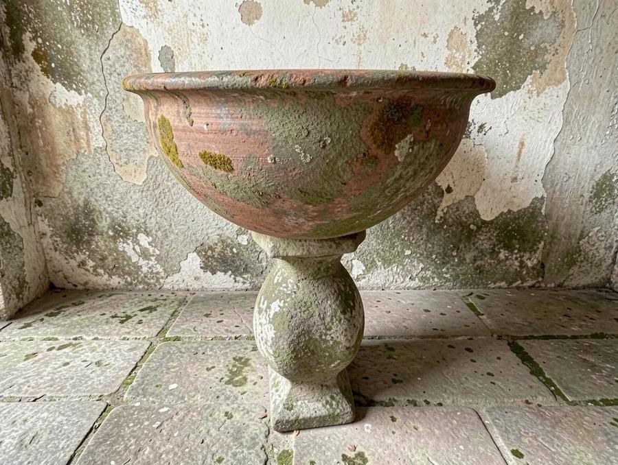 Vasque en terre cuite