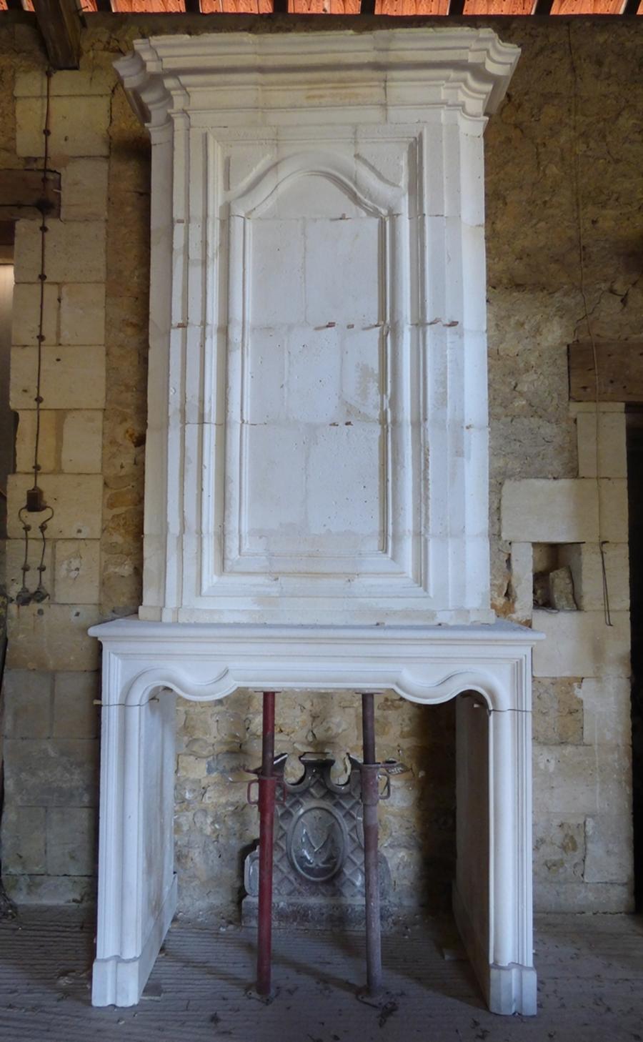 Cheminée à trumeau ancienne en pierre