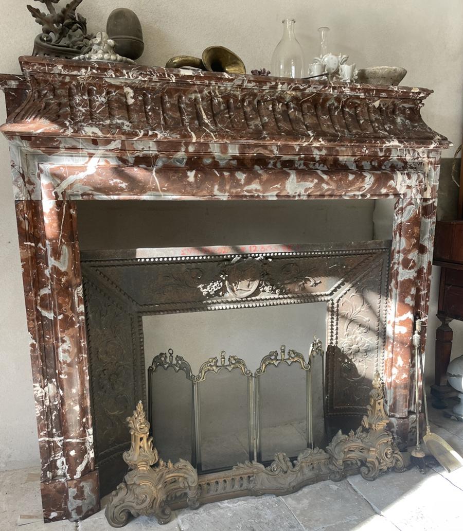 Cheminée basse de salon en marbre