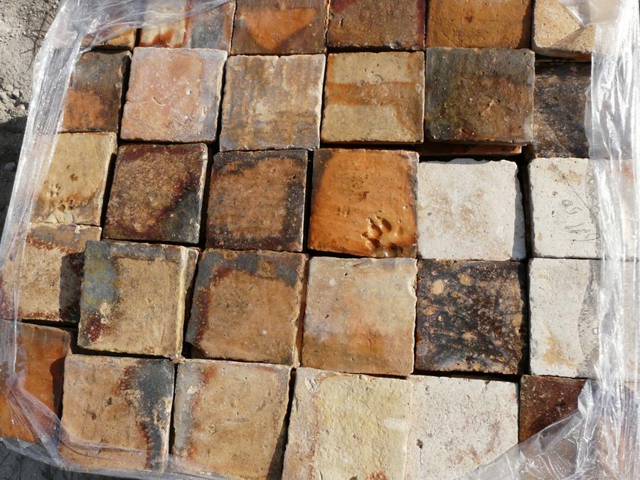 Carrelage ancien haute epoque cuit à tres haute temperature
