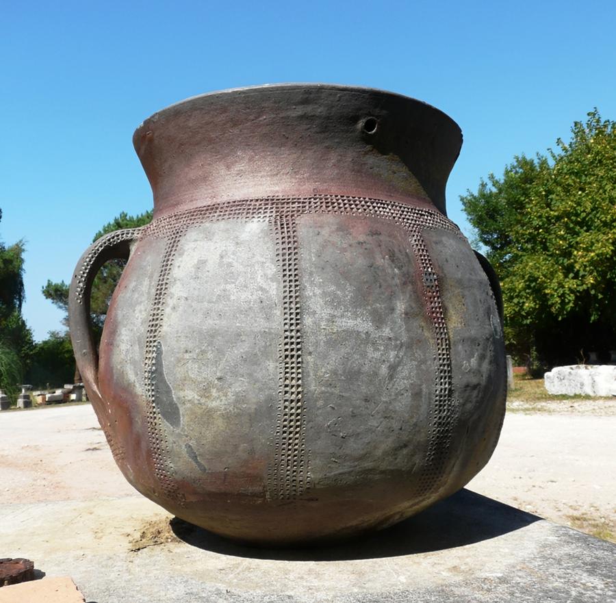 Poterie ou charnier en terre cuite de Charente