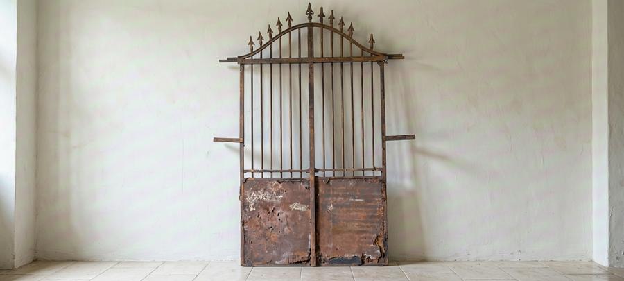 Petit portail ou portillon ancien