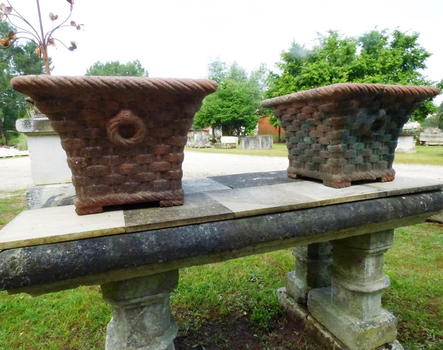 Paire de cache-pots en terre cuite