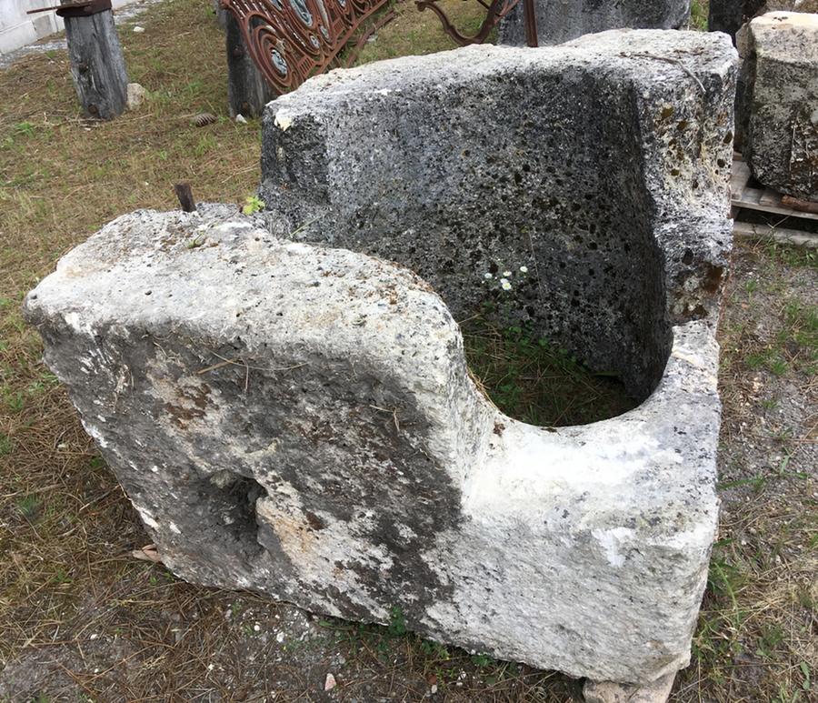 Ancien puits Charentais cubique