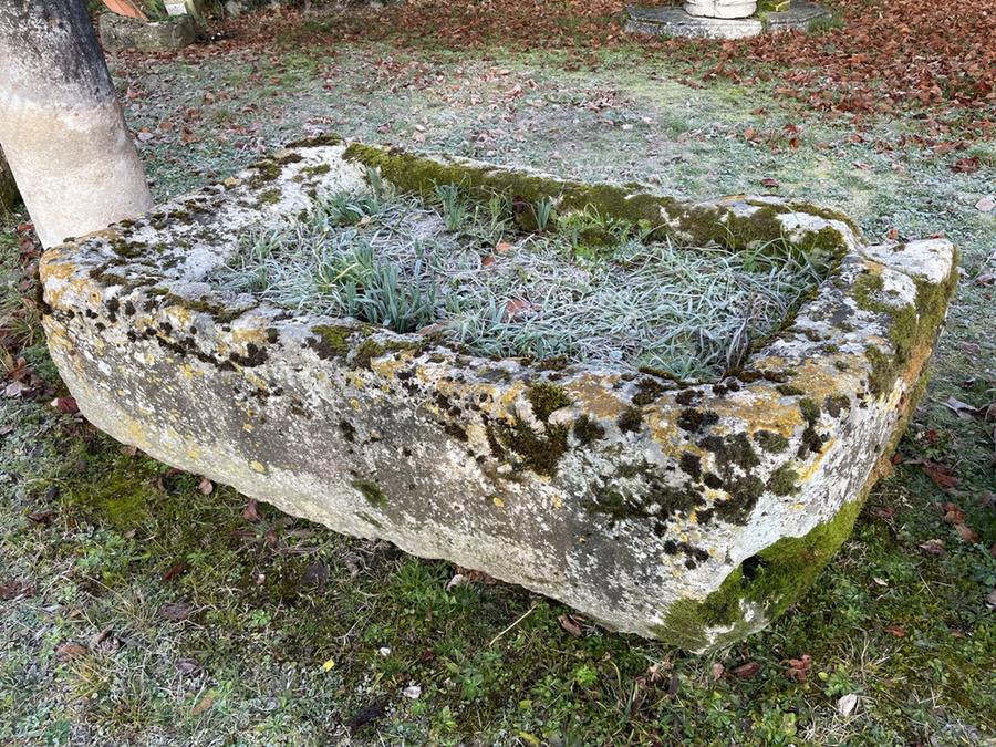 Ancien bac en pierre de Charente