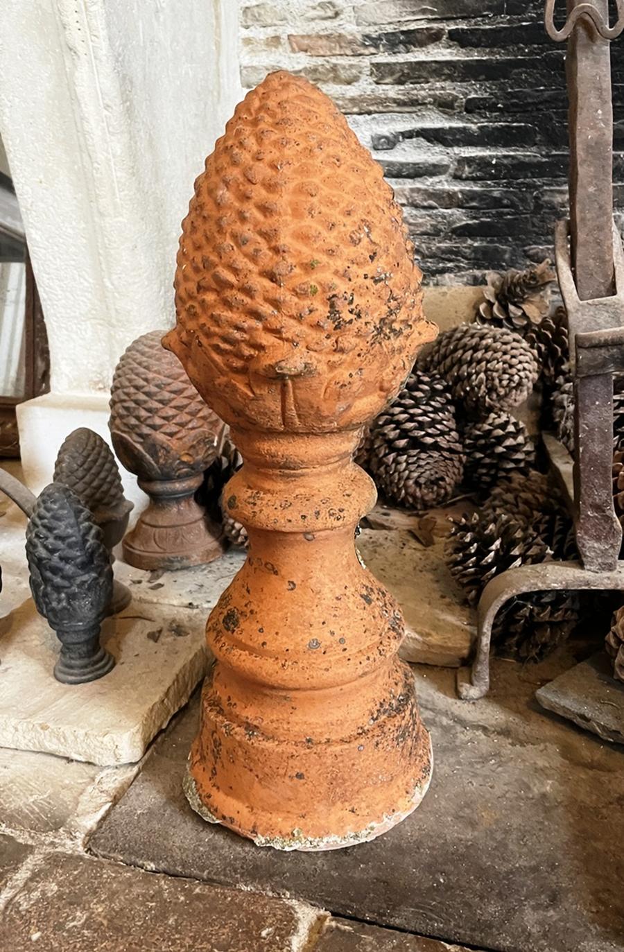 Ancien épi de faitage en terre cuite