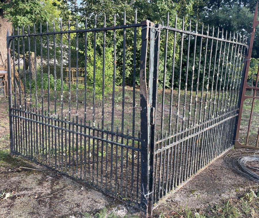 Portail ancien en fer forgé de plus de 4 ml d'ouverture