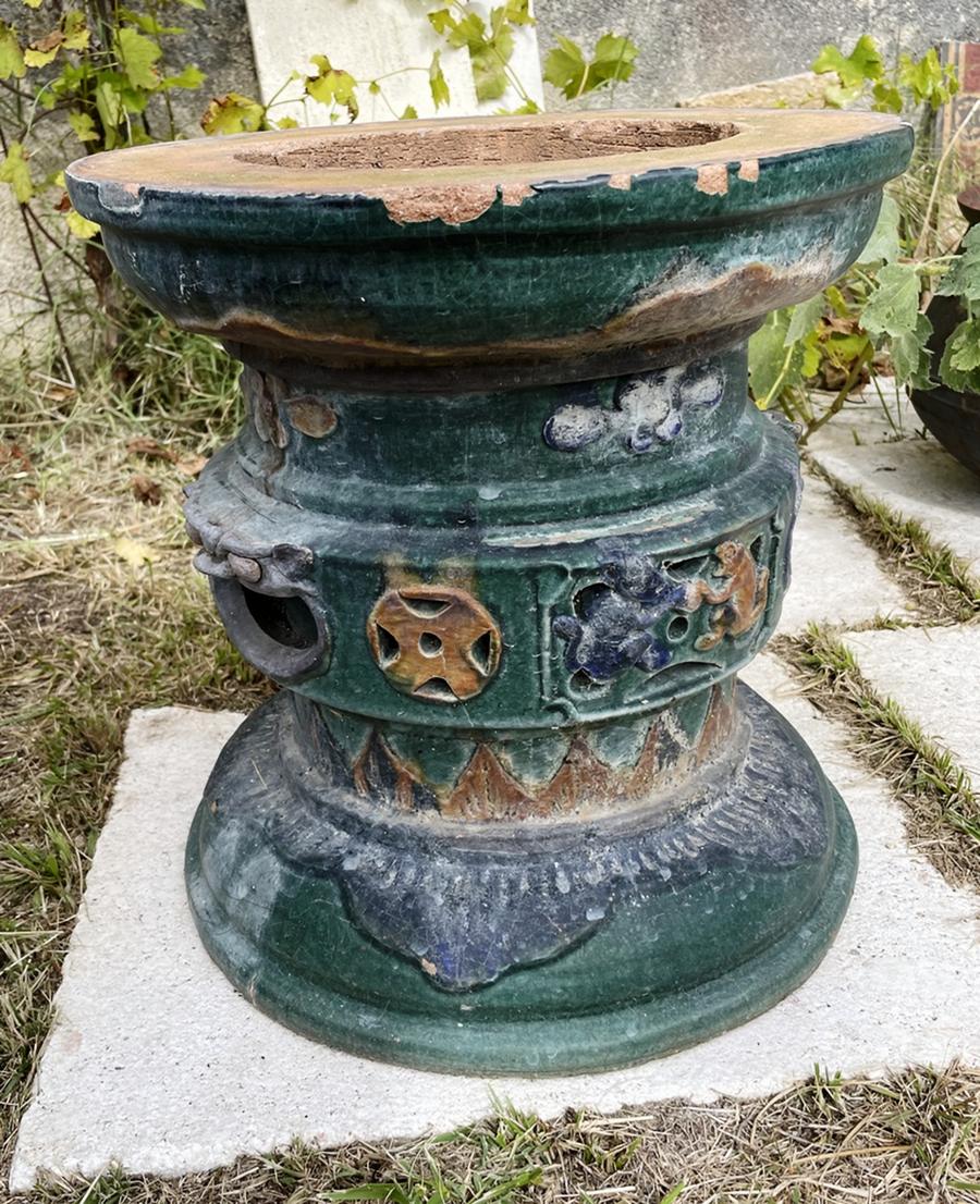 Socle de poterie indo chinoise