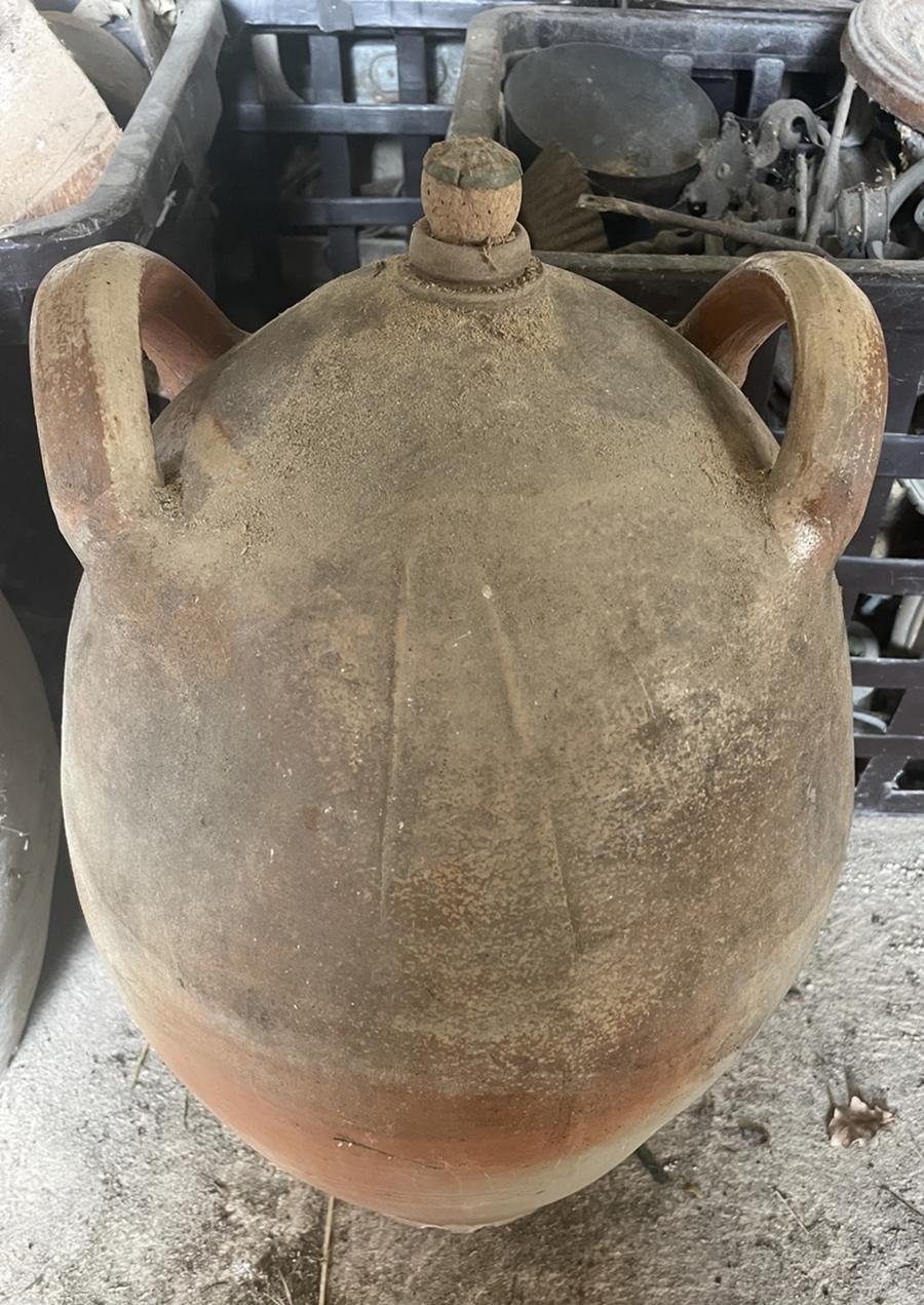 Poterie ancienne à deux anses