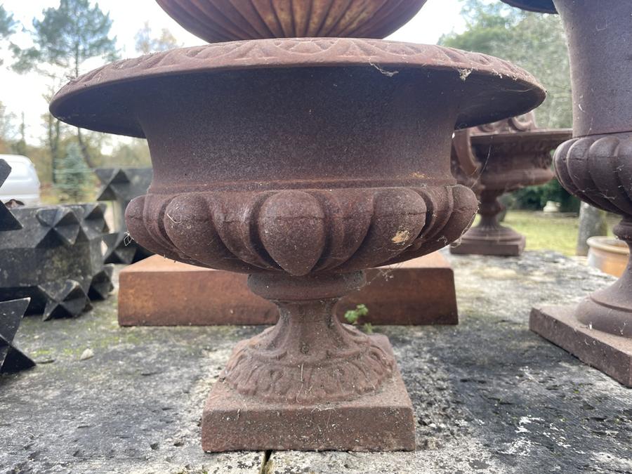 Ancien vase Médicis en fonte plat